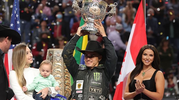 José Vitor Leme faz maior nota da história e conquista bicampeonato mundial  — A Professional Bull Riders