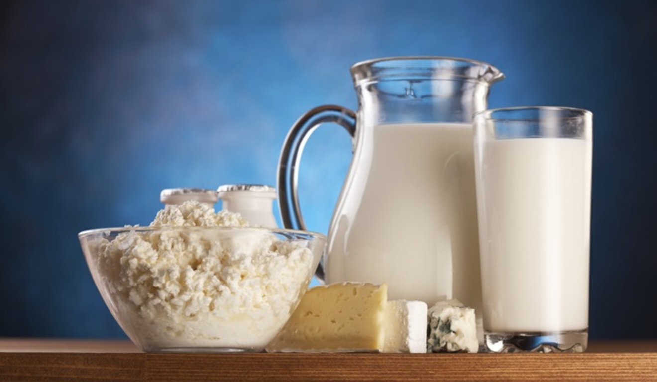 Preço do leite deve seguir em queda até o final de 2025 e reduzir margem do produtor