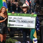 Filho de brasileiro, John Crimber conquista título de Campeão Mundial da PBR 2026 aos 20 anos